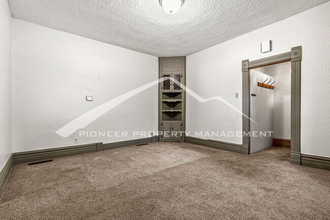 Building Photo - Charming 1890 Victorian Duplex with Mature...