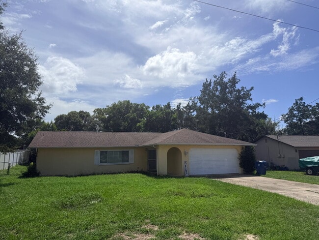 Building Photo - Pool Home For Rent.  3 Bedroom 2 Bathroom 2 Car Garage