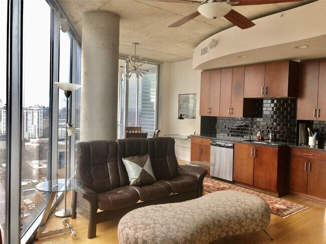 Building Photo - 360 Nueces St