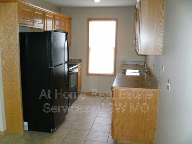 Building Photo - 3911 S Timbercreek Ave