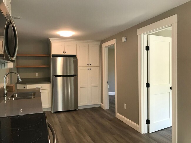 Foto del edificio - 30 W. Elm, Yarmouth
