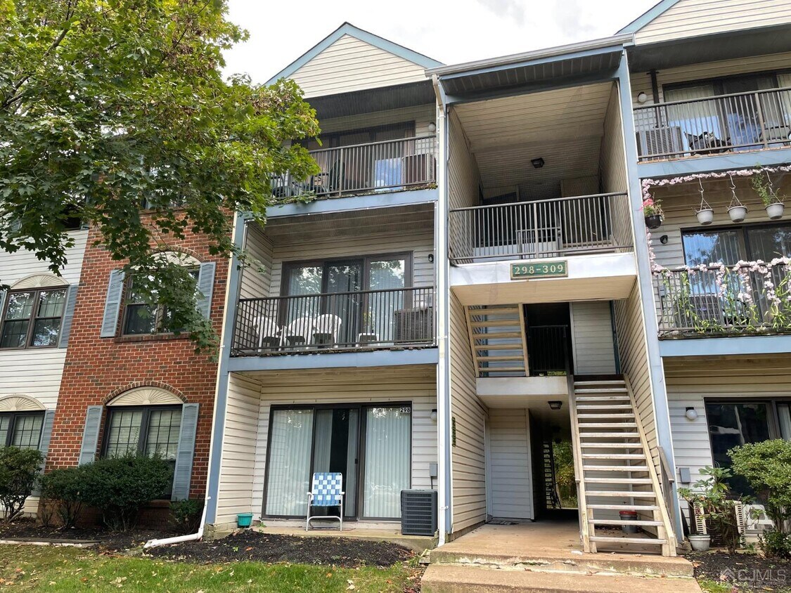 306 Hampshire Ct, Piscataway, NJ 08854 Condo for Rent in Piscataway, NJ