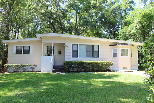 Building Photo - 1653 Mayhew St
