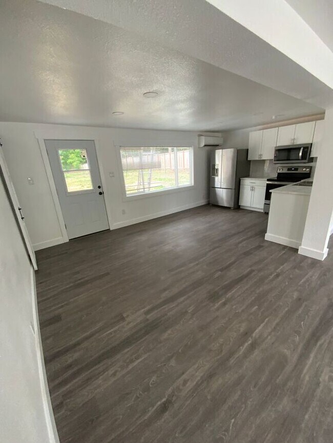 Building Photo - Puyallup 2bd 1.5th DUPLEX AVAILABLE NOW