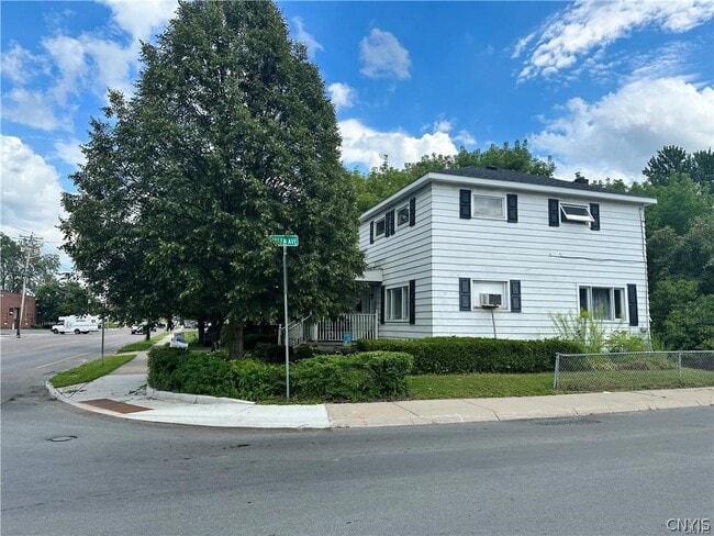 Building Photo - 637 Coffeen St