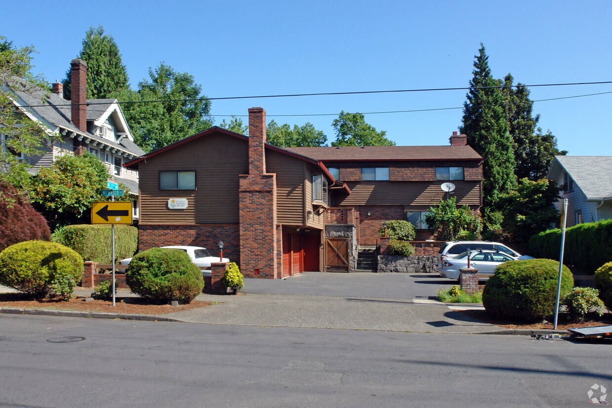 Foto del edificio - Wasco Townhouses