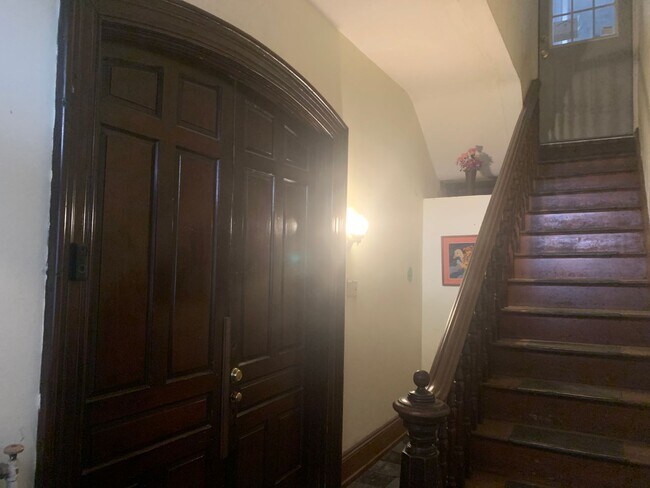 Foto del edificio - Huge 4 Bedroom Apt-York City SD