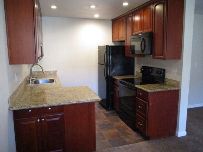 Building Photo - Warm Springs 2 bedroom is in a great locat...