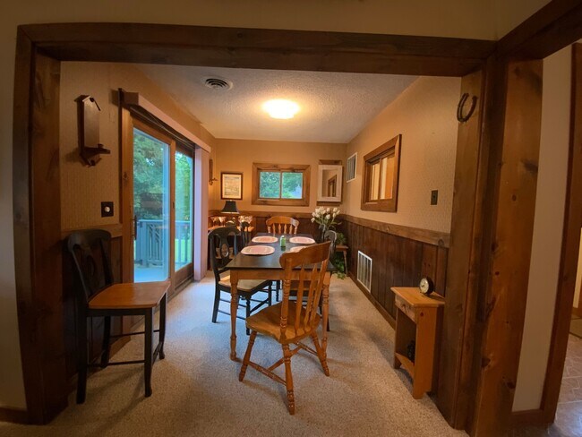 Building Photo - 4 N Brook Dr