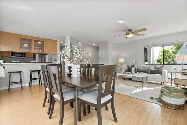 Foto del edificio - 1919 Alameda de las Pulgas