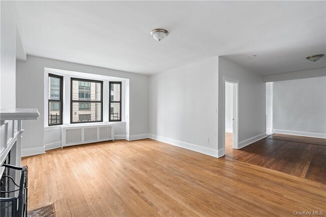 Building Photo - 250 Martine Ave