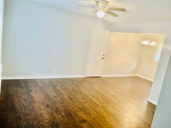 Building Photo - 323 Damone Ave