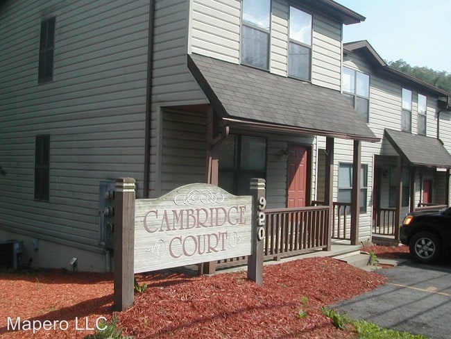 Building Photo - 916 Stewart St