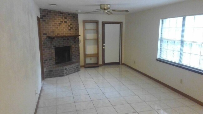 Photo - NOT AVAILABLE FOR RENT, CURRENT TENANT ADD... House