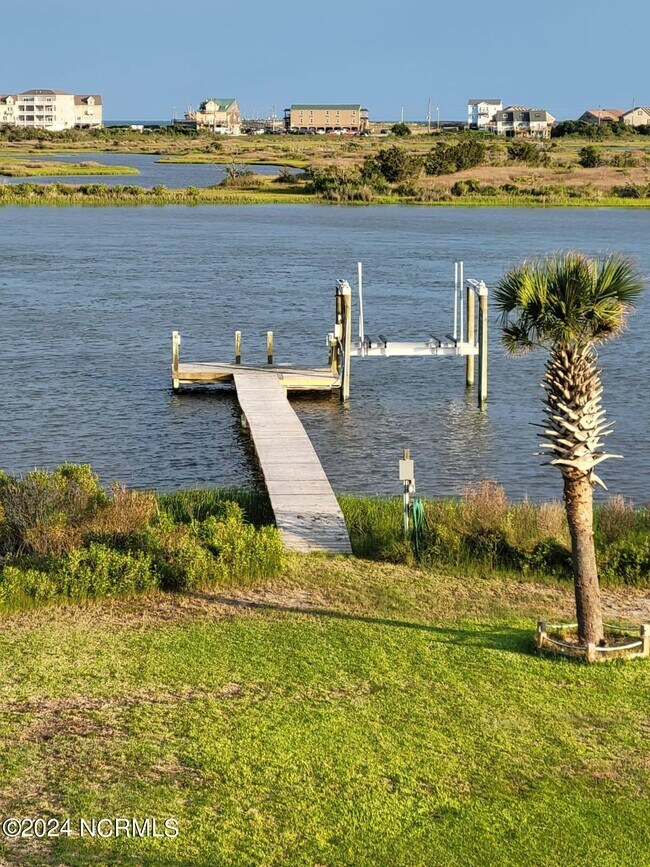 Building Photo - 317 Waterway Dr
