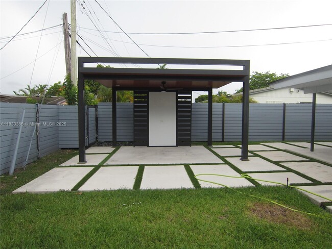 Foto del edificio - 8760 SW 20th St