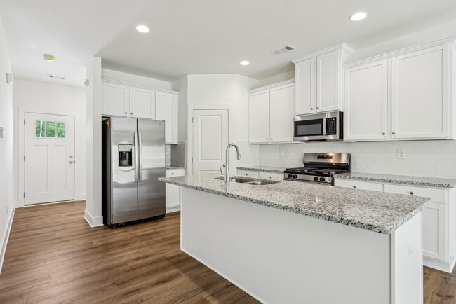 Building Photo - Parkway Pointe Crossing