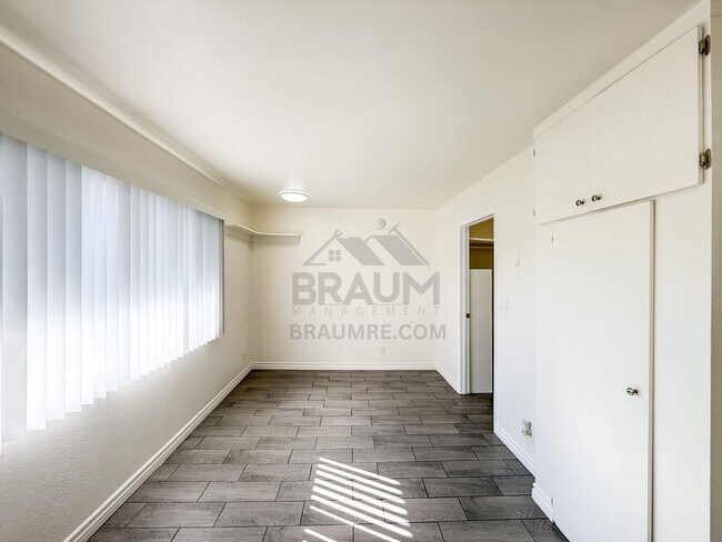 Building Photo - 15634 Leadwell St