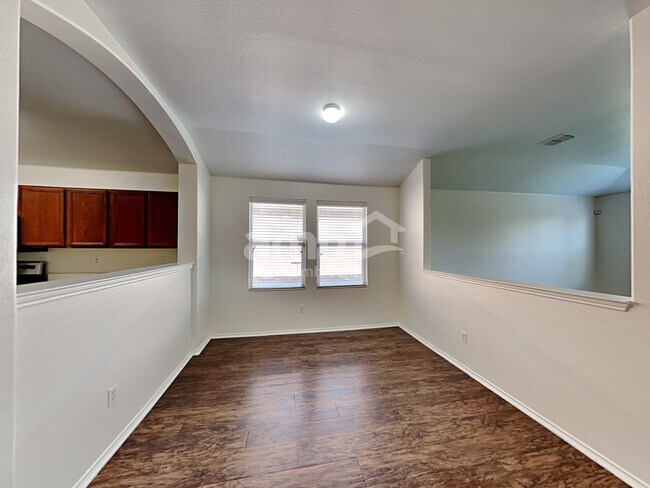 Foto del edificio - 742 Mission Ln