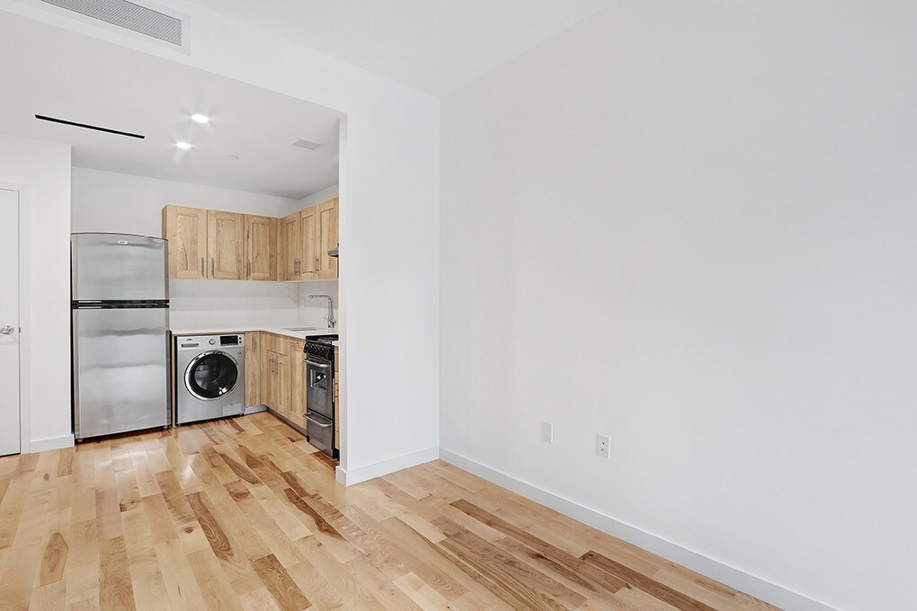 Building Photo - 63 W 104th St