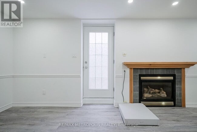 Building Photo - 570 Springview Dr
