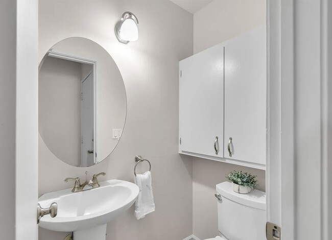 Building Photo - 1411 Creekside Dr