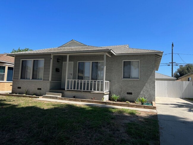 Foto del edificio - 3 bedroom home in Lakewood now ready to rent!