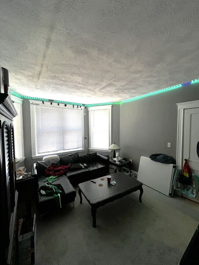 Foto del edificio - Fenway / Park Drive 2 Bed/2 Bath Condo for Sept 1st.  Parking Inc, Heat/Hot Water Inc, Extra Offi...