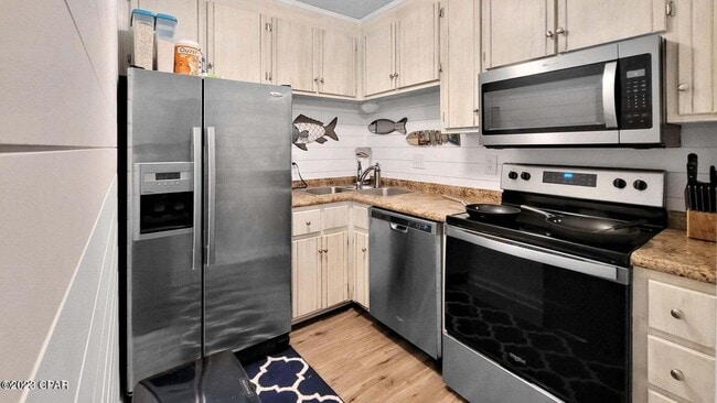 Foto del edificio - 17462 Front Beach Rd