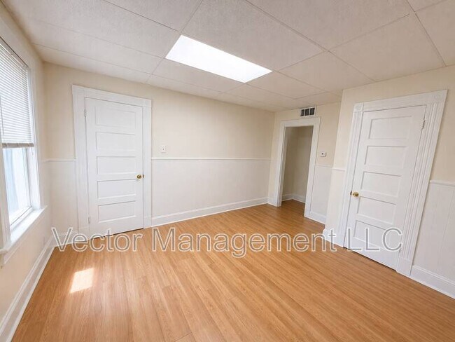 Building Photo - 116 Rennell St