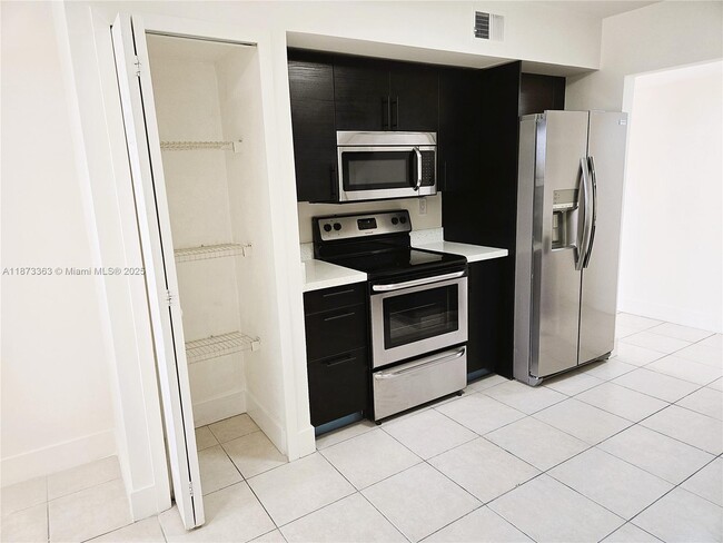 Foto del edificio - 8517 NW 7th St