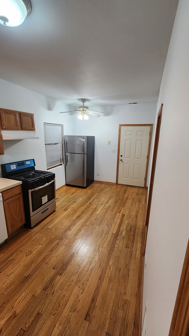 Building Photo - 613 W 43rd Pl