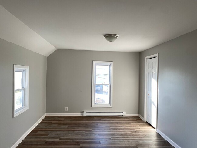 Foto del edificio - Newly Renovated 2 Bedroom Apartment