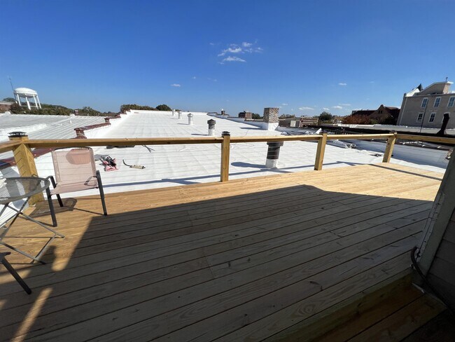 Foto del edificio - 121 N Main St