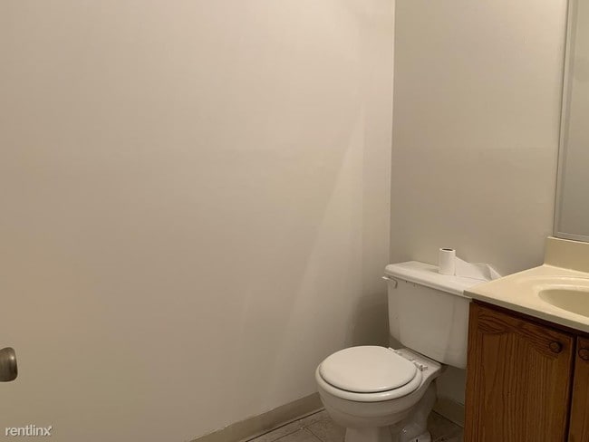 Building Photo - 3 br, 1.5 bath Condo - 4635 Red Hawk Terrace