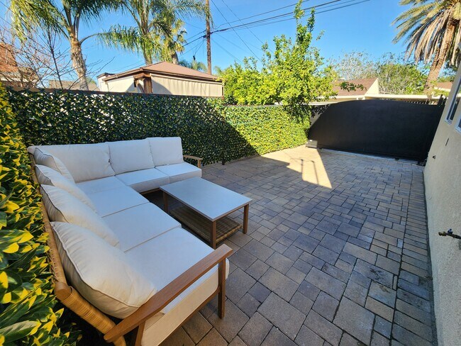 Foto del edificio - 10742 Gerald Ave