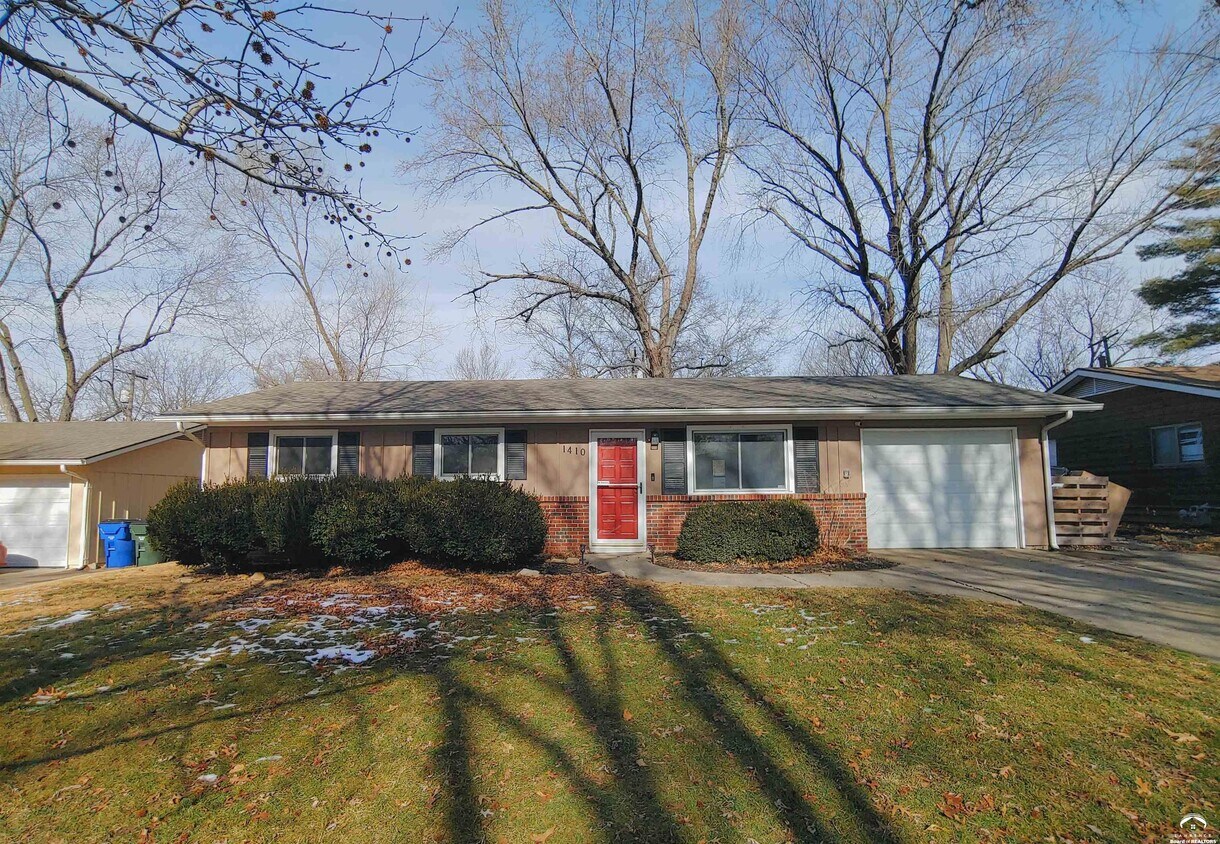 Primary Photo - 1410 Davis Rd