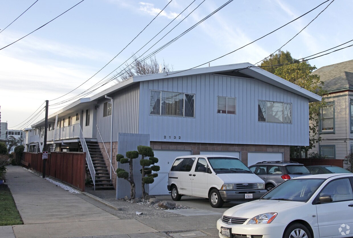 Building Photo - 2132 Clinton Ave