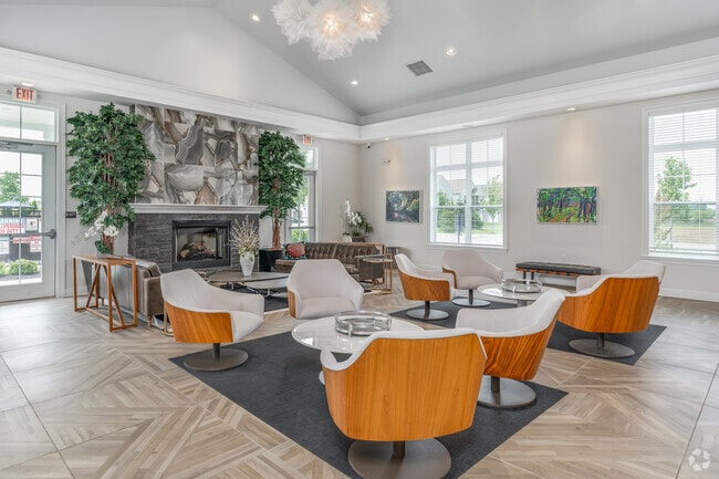 Interior Photo - Jerome Grand