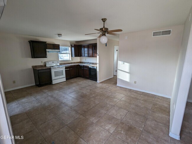 Building Photo - 1219 4 Wheel Dr