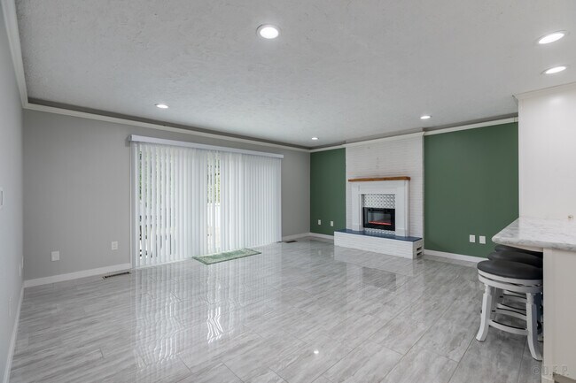 Foto del edificio - 29889 Riverview Dr