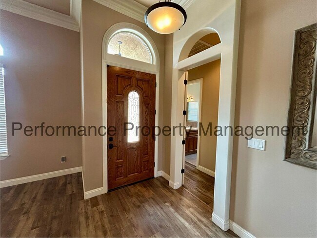 Foto del edificio - Stunning 4 Bed/ 2 Bath NW Bakersfield Home...