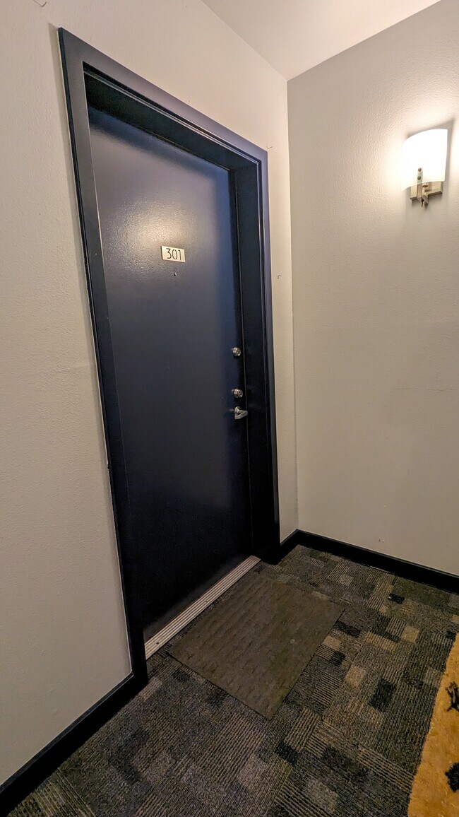 Main entrance - 701 Galer St