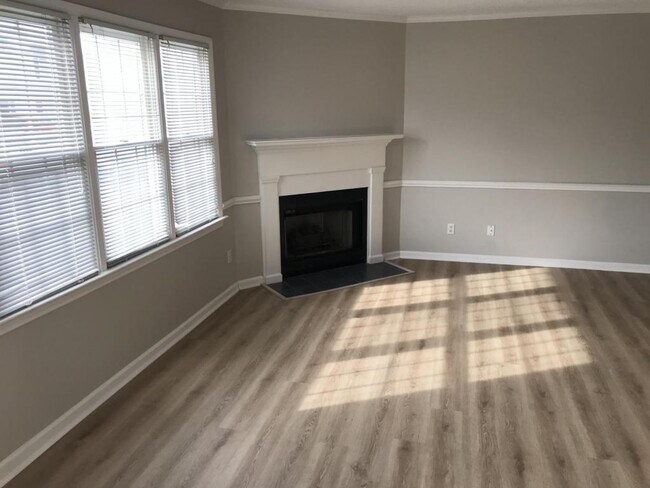 Building Photo - 3818 Sterling Pointe Dr UNIT J3