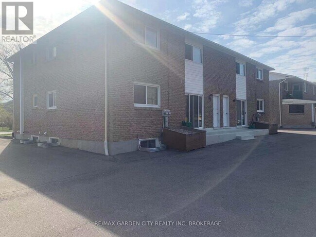 Photo du bâtiment - 358 Glenridge Ave