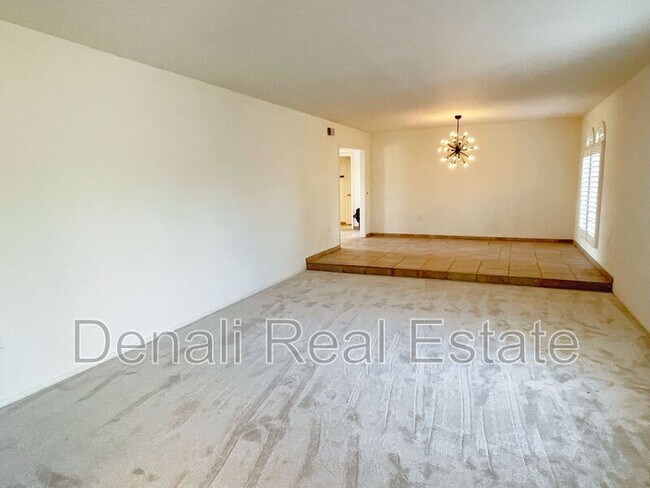 Building Photo - 12 E Seminole Dr