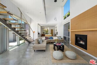 Building Photo - 547 Huntley Dr