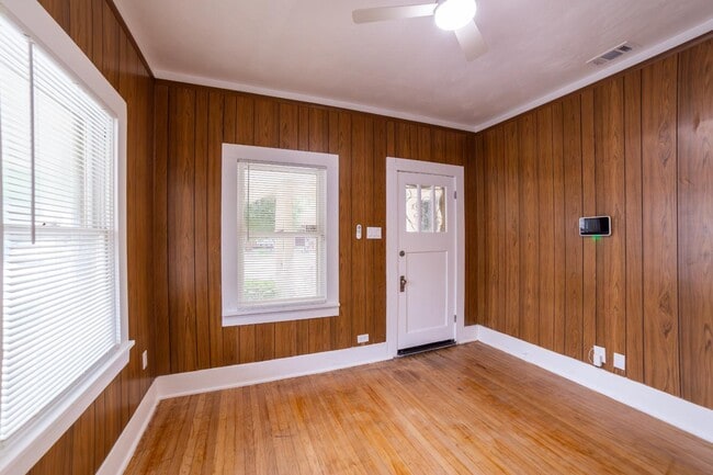 Photo - 1927 Lee Hall St Apartment