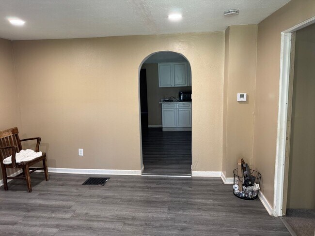 Foto del edificio - Newly Remodeled 3-4 bedroom Single family home