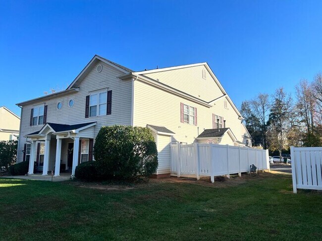 Building Photo - 9615 Littleleaf Dr